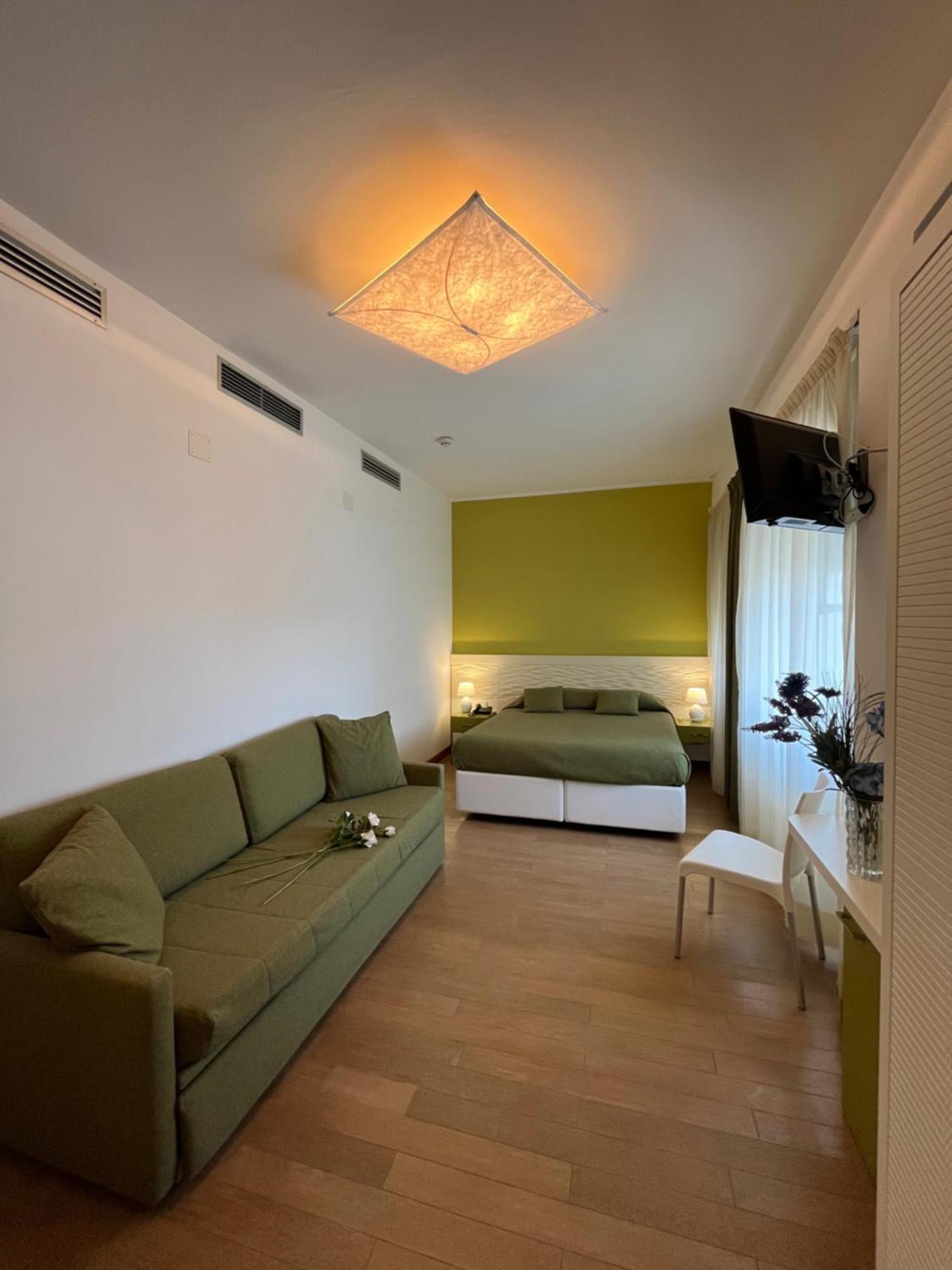 Hotel Mon Pays Riccione Exterior foto