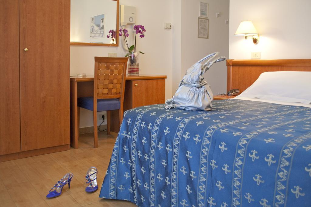 Hotel Mon Pays Riccione Habitación foto