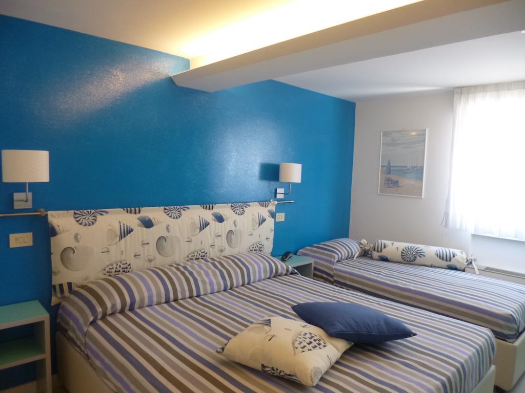 Hotel Mon Pays Riccione Habitación foto
